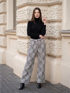 CHANEL Black and White Tweed Skirt or Waistband Detail